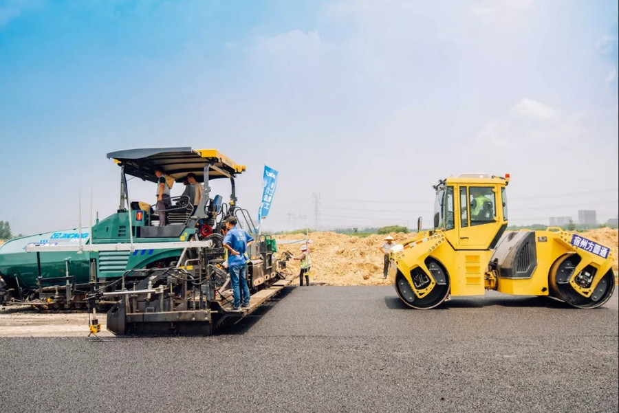 徐工成套道路机械施工观摩暨沥青搅拌工艺