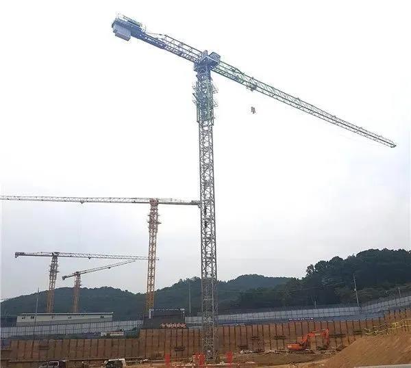 中联重科塔机群在韩国一线建筑公司大宇建设某项目工地施工
