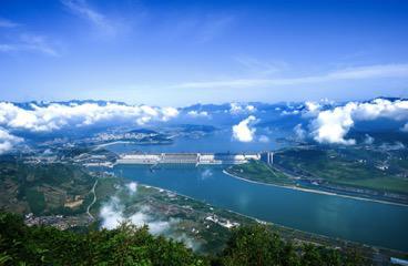 2014年5月11日,湖北宜昌,三峡大坝景色迷人