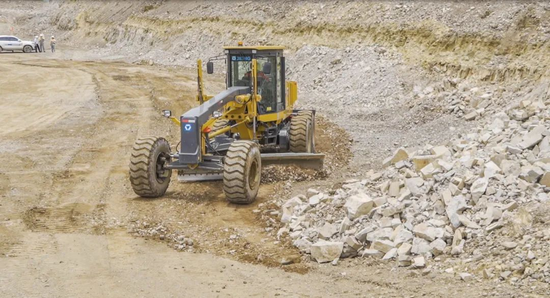 徐工平地机在云南磷矿道路维护中的应用