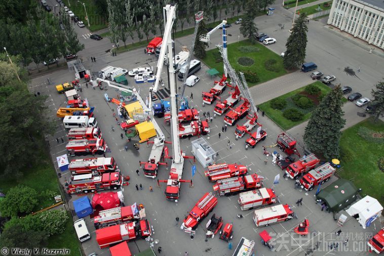 (转国外军事论坛美图帖;)俄罗斯消防展的机械设