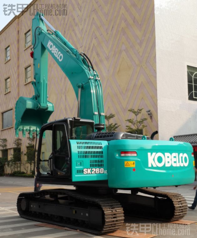 神钢老顾客受邀参加神钢SK260LC-10新品发布