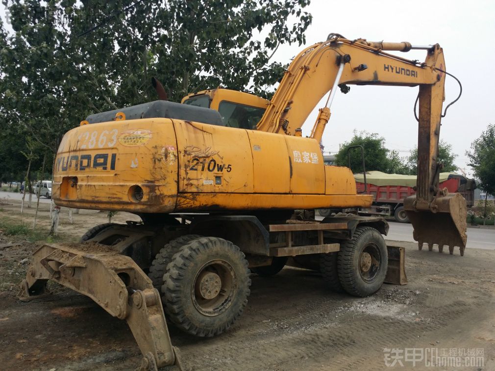 现代 轮挖r210w-5 二手挖掘机价格 25万 10000小时