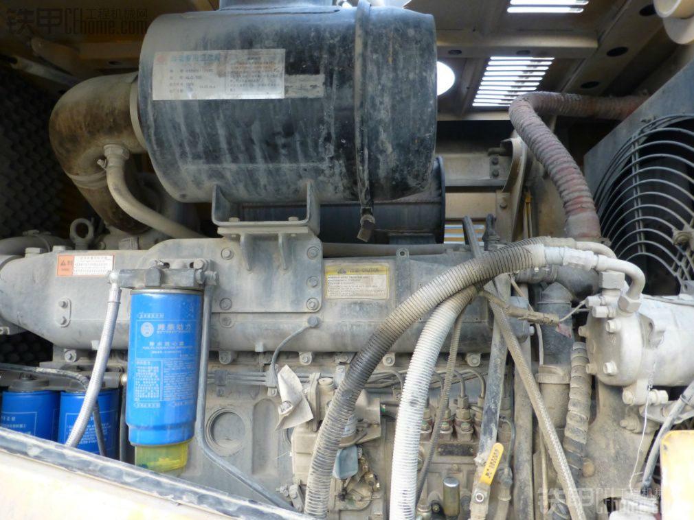 好像是增压器拉机油,空调压缩机安装的位置不好水泵黄油不好打,铲斗