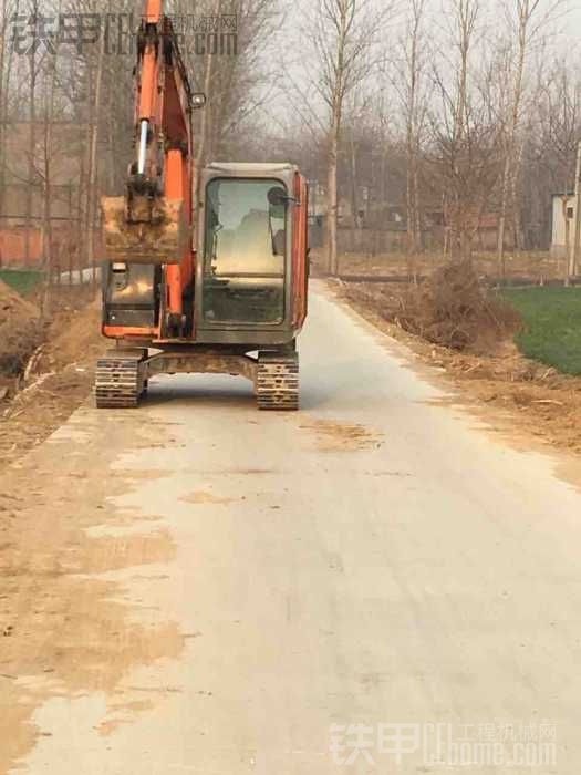 自己四台挖掘机工地招徒弟