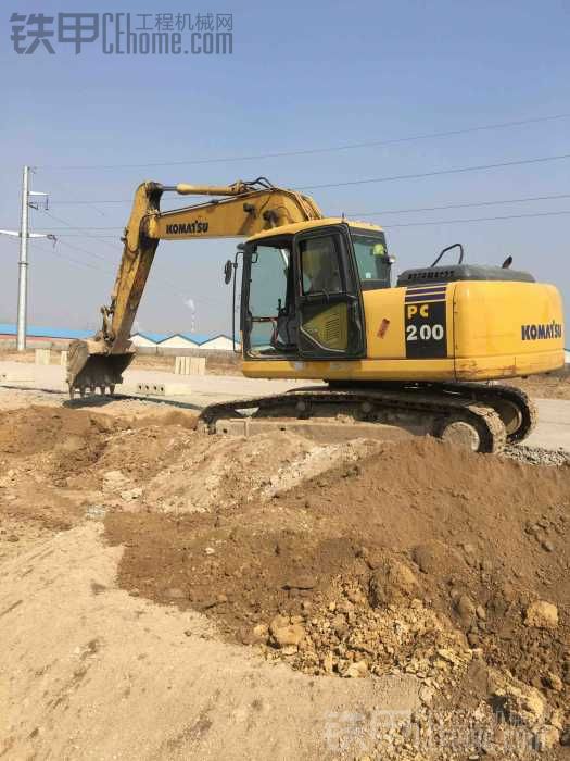 自己四台挖掘机工地招徒弟