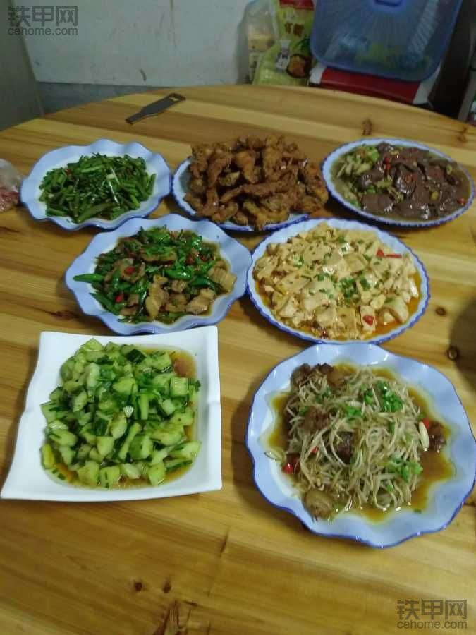 机子被包养了,无聊,工地的伙食还可以吧!