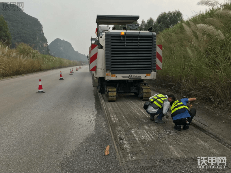 维特根w2000铣刨机作业