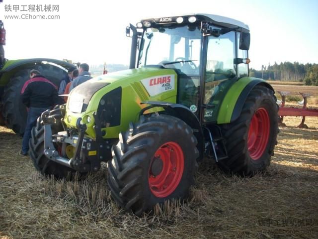 拖拉机中的勇士 克拉斯(claas axion)