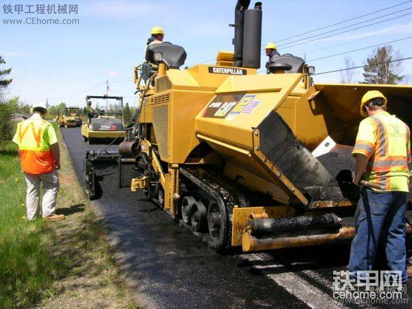 进口沥青混凝土摊铺机价格相关论坛热帖