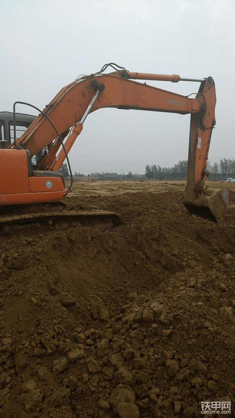 中挖机手 设备类型: 中挖 13-25吨 破  碎  锤: 不限 操作方向: 正手