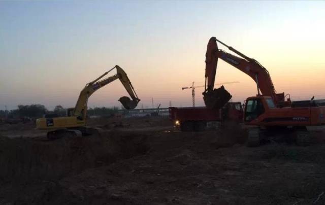 【情感故事】挖机司机工作现场图,看一次心酸