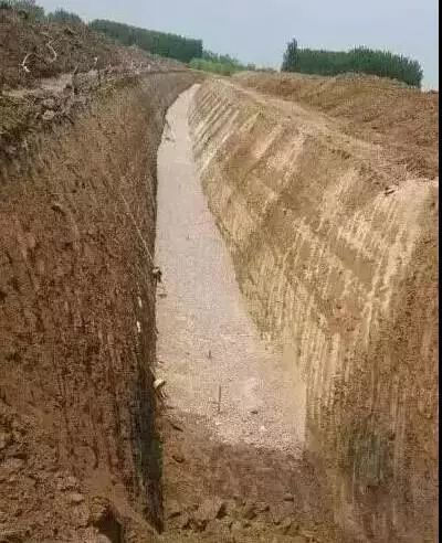 【操作技巧】挖掘机手必备的挖沟技巧秘籍!