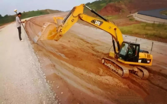【操作技巧】挖掘机刷坡的三大基本技巧方法
