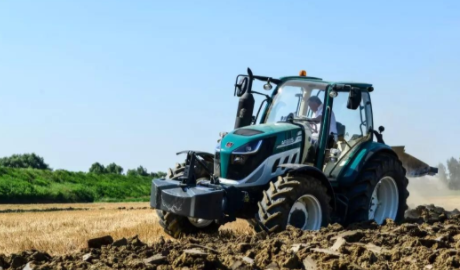 致敬改革开放40周年|央视纪录片中的雷沃