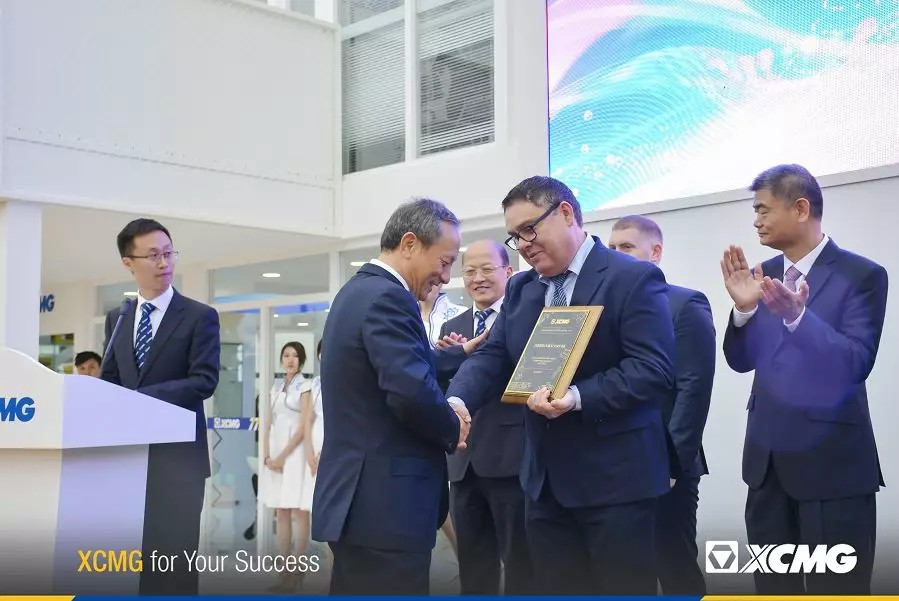 徐工 钢铁睿智 绽放德国慕尼黑bauma 2019_铁