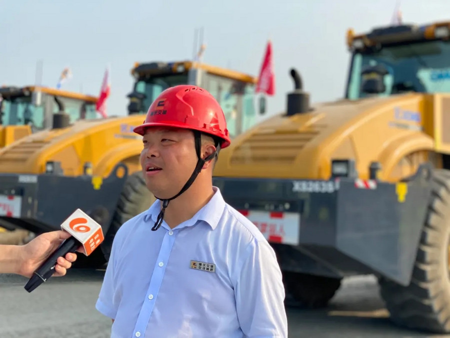 全球最大规模徐工无人集群闪耀京雄