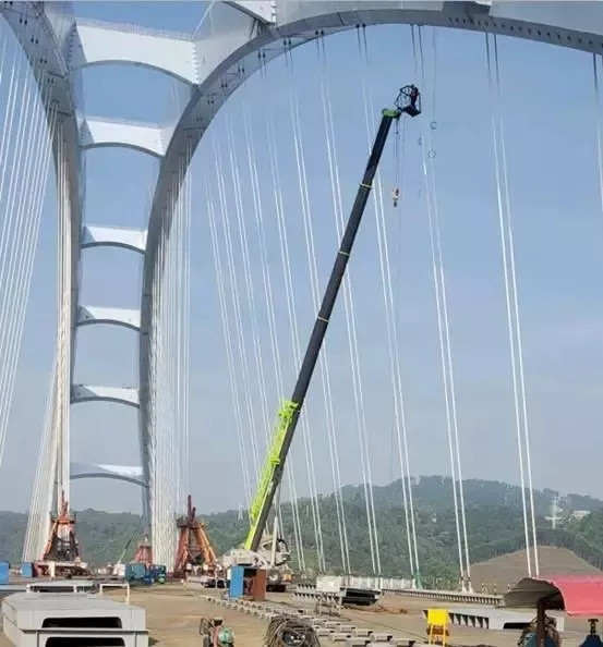 利用高空设备对吊索进行全面检查