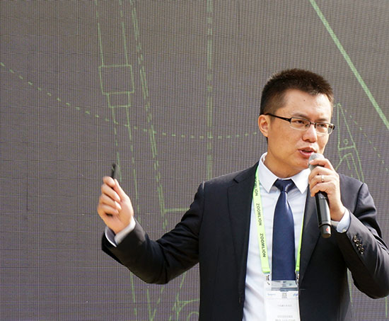 中联重科土方机械公司常务副总袁野介绍全新一代g系列挖掘机