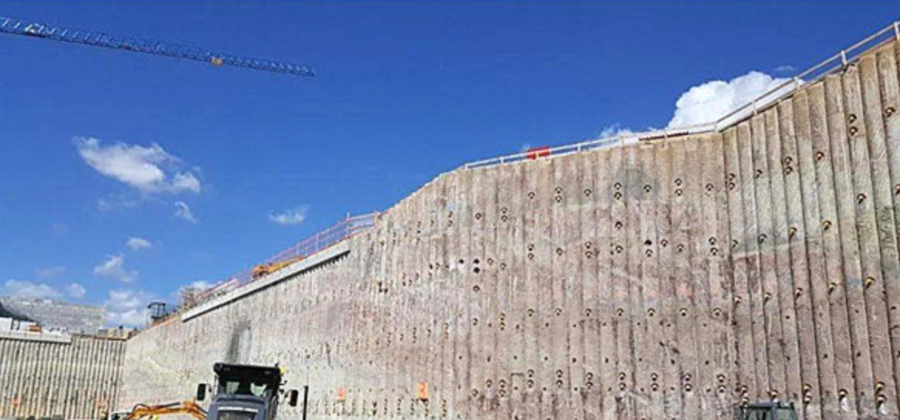 图为宝峨钻机采用全套管施工方式完成的咬合桩.