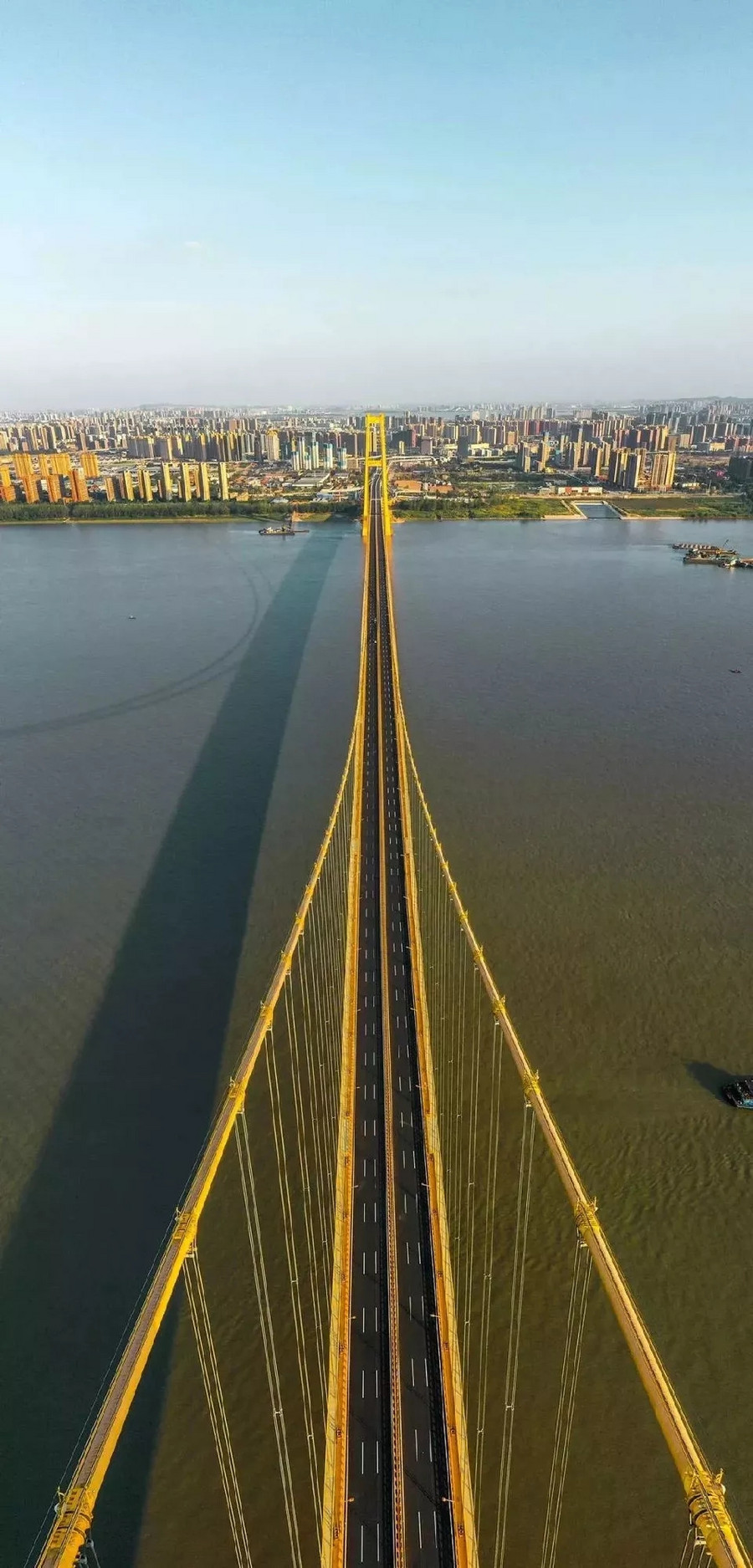 柳工欧维姆"超级钢缆"吊起世界跨度最大双层公路悬索桥