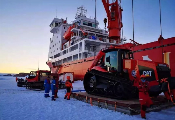 企业 卡特彼勒"巨无霸"助力南极科学考察这个南极重型雪地车,自重达24