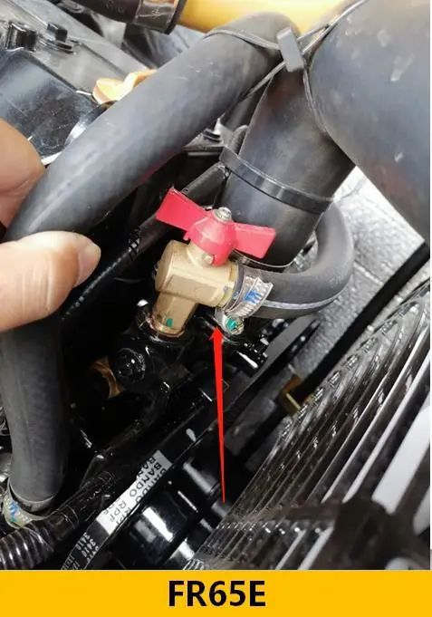 第二步:按动空调系统电源开关