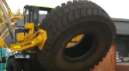  大型工程機械設備怎么換輪胎？看完這個視頻之后，我多年的疑惑解開了 