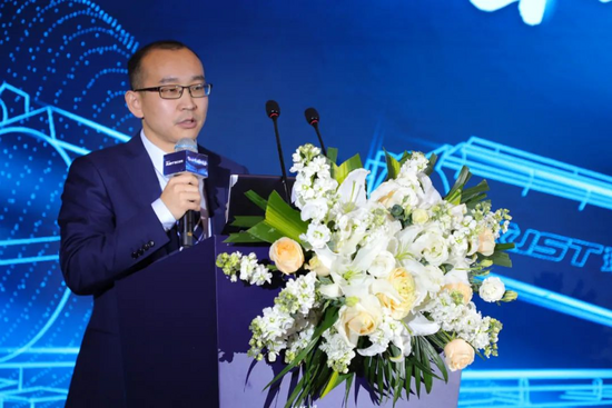 粉罐车事业部总经理孙建致辞售后服务部总监徐正华致辞副总经理杨培勇