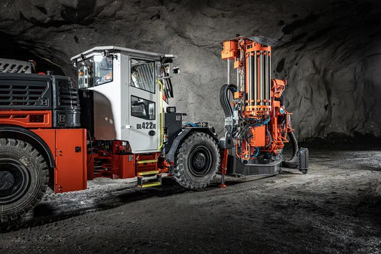 钻孔精度和在钻孔,气雾洗孔的多功能选项