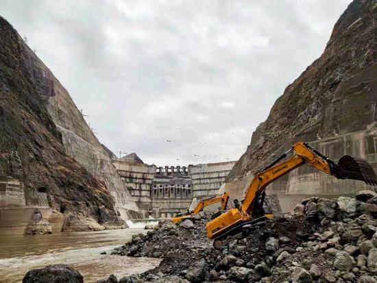 广西柳工挖掘机助力在建世界最大水电工程