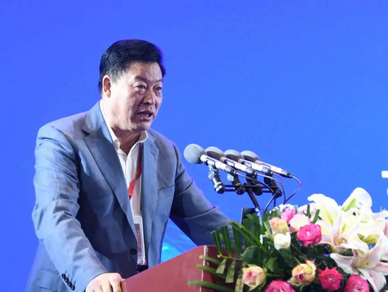 中国工程院院士,中国国际工程咨询有限公司董事长王安主持论坛开幕式