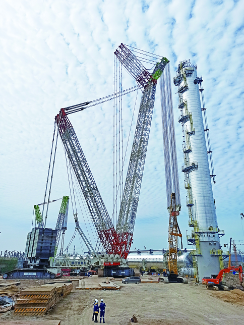 1850噸！中聯重科3200噸起重機再刷吊裝紀錄 圓滿助力最大噸級丙烯塔吊裝