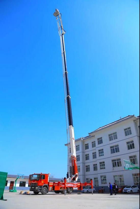 高空救援可达19层甘肃首批三一55米登高平台消防车完美交付