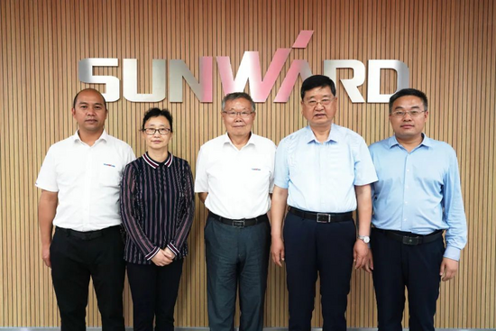 淮北市人大常委会主任方宗泽一行调研山河智能