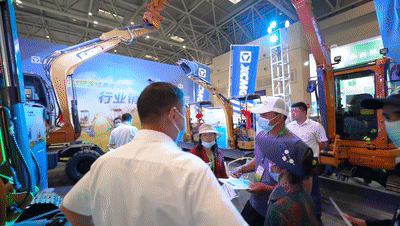 徐工小型挖掘机亮相重庆农机展！(图4)