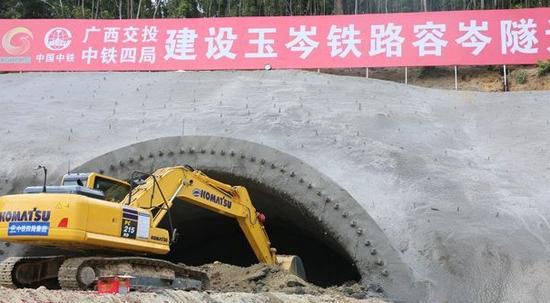 南深铁路玉岑段最长隧道开工建设