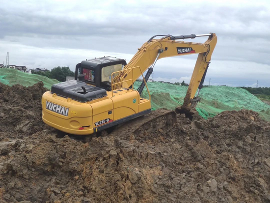 吴老板在2020年9月购买的玉柴挖掘机yc215-9