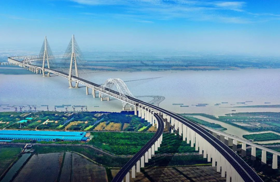 泰州铁路拟按照高铁标准进行规划建设,项目北起盐泰锡常宜铁路泰兴站