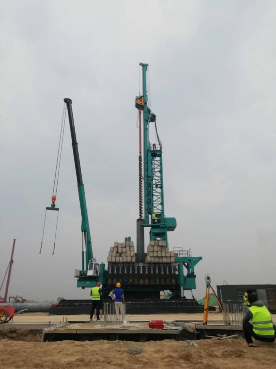 山河智能引孔式静力压桩机首次应用于高铁项目