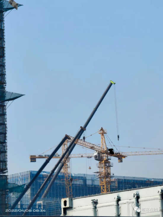 突發事故：4月8日江蘇泰州一在建工地塔吊大臂發生折斷事故