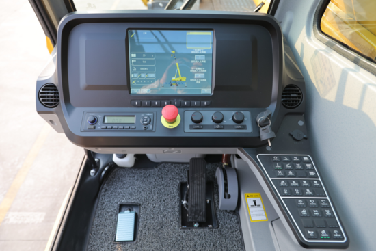 徐工驾乘体验天花板还有全轮转向这款80吨谁见谁哇塞