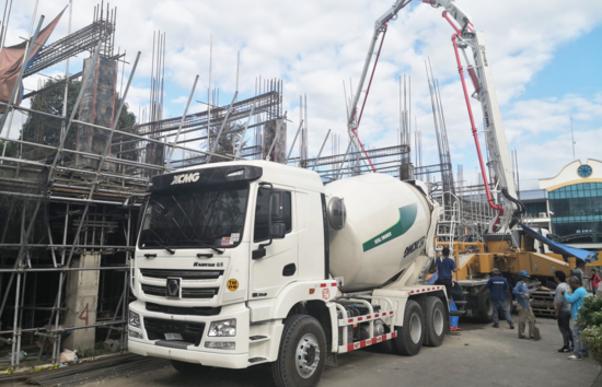 徐工抢滩基建超百台徐工搅拌车奔赴天府之国