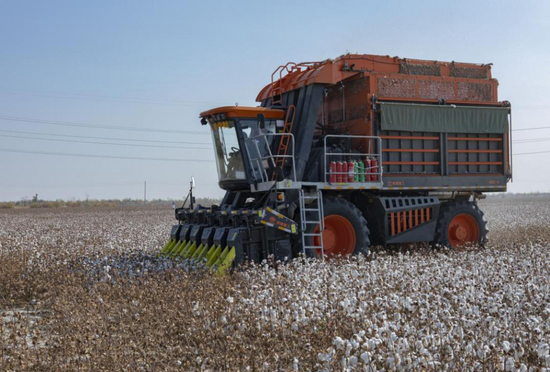 铁建重工高端采棉机助力客户实现年入百万的梦想为客户创造价值①