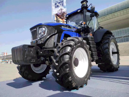 记者看到一个熟悉的身影——去年同样在此大放异彩的雷沃欧豹m2604-n