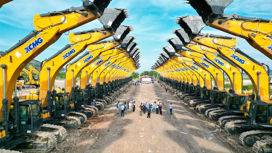 超壯觀！徐工60臺大型礦用挖掘機批量交付越南市場
