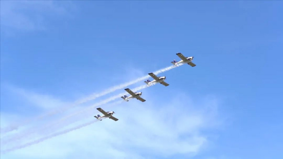 空中开花、大坡度盘旋、俯冲跃升……看山河飞行表演队炫技2022湖南航展动态展_铁甲工程机械网
