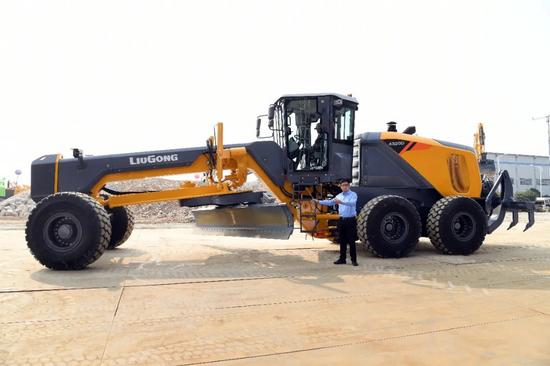 六十五载激情奋进国际化柳工光荣远征柳工举行创建65周年庆祝大会