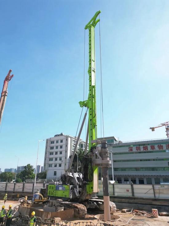 助力交通惠民生中聯重科旋挖鑽機深圳集群作業