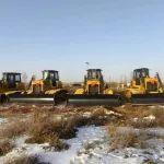柳工国四推土机再次批量交付，助力内蒙古沙漠治理项目